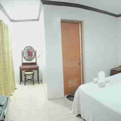 Double Diamond Inn Guest House Rooms