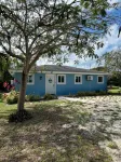 Deja Blue - 3 Minutes Beach Walk, Island Comfort - Homestays