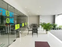 Front One Hotel Gresik