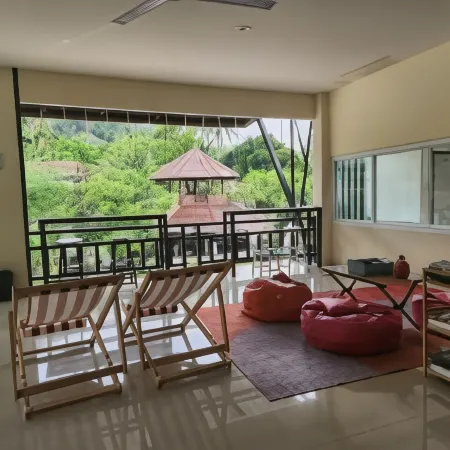 Skypearl Guesthouse & Café