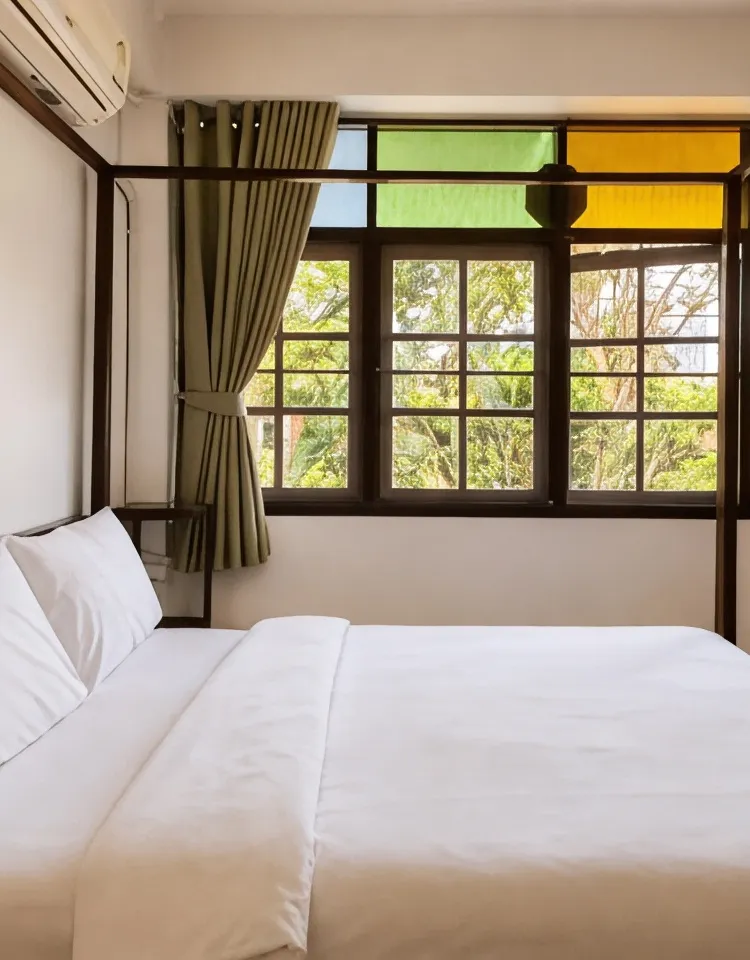 Queen Room with External Bathroom