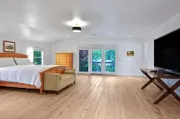 Sonoma Luxury, Enchanting Sonoma Home, Walkable to the Square, Sleeps 10