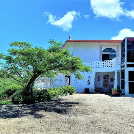 Sunshine & Happiness! 2 BR Home, pool & ocean view