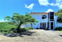 Sunshine & Happiness! 2 BR Home, pool & ocean view