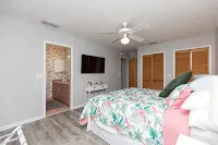 Beachy Getaway–Cozy, Clean & Equipped w/ All Essentials! Relax, Enjoy & Refresh!