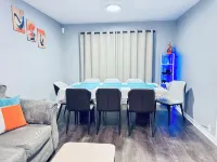 Luxury 4 Bed 2.5 Bath Home near O'Hare Airport - บังกะโล