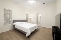 Casa Aaron, Large Pool, Game Room, Spacious Backyard with Palm Trees, 3 Bedrooms - 수영장