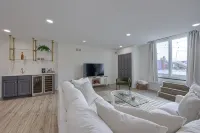 Central Luxury 3-Level Home - Rooftop + Garage - Boutique