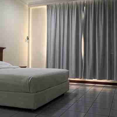 The Upper Deck Hotel Rooms