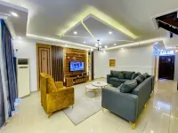 Deluxe Apartment - Homestays