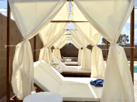 7x4 Oasis with heated pool + spa + outdoor living + lots of parking - Villas