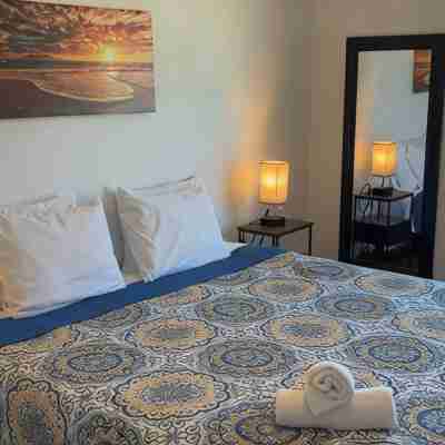 5 BR home with large patio, pool & outdoor family fun - 7 mins to LEGOLAND! Rooms