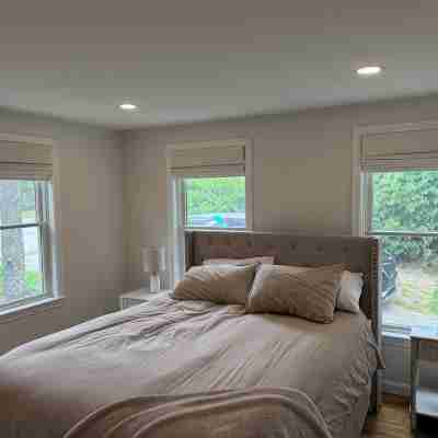 Brand New Four Bedroom Home Near Beach and Town Rooms