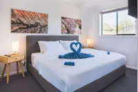 Sauna + King Beds, Super Large Luxurious Home - 4-Star