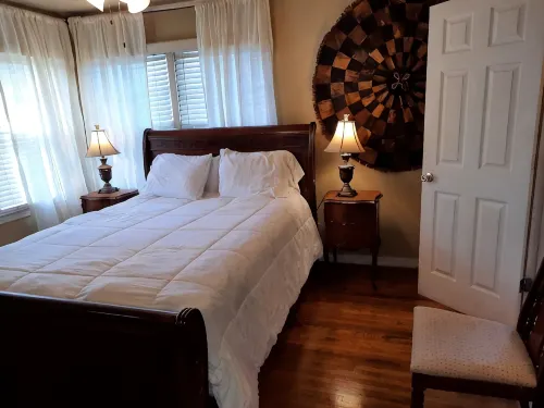 Cozy, Convenient, and Quiet - Bungalows