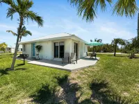 Golf Cart Included, Abaco Villa, Treasure Cay, Bahamas, 100 yards from beach - homestay