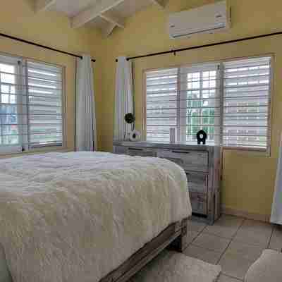 Hallelujah House - 3Br Retreat w/ Chef, Beach, & Island Experiences Rooms