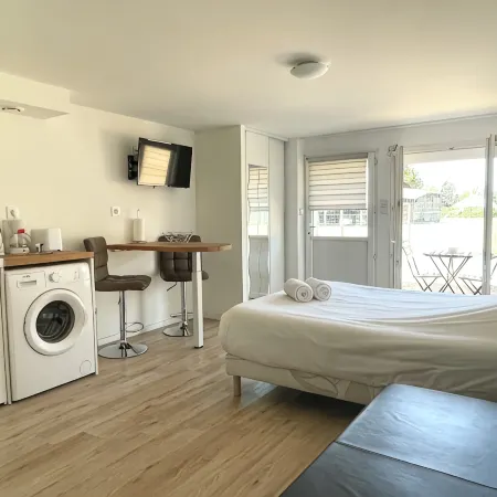 Quiet studio, countryside 5 minutes from town Отели в г. Фондет