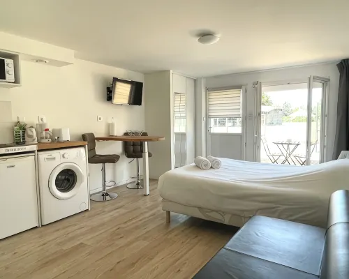 Quiet studio, countryside 5 minutes from town フォンデットのホテル