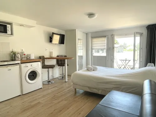 Quiet studio, countryside 5 minutes from town - Apartments
