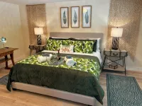 Beautifully Renovated Sleeps up to 8 in East Medford