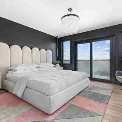 Luxurious Waterfront Home in PEC Rooms