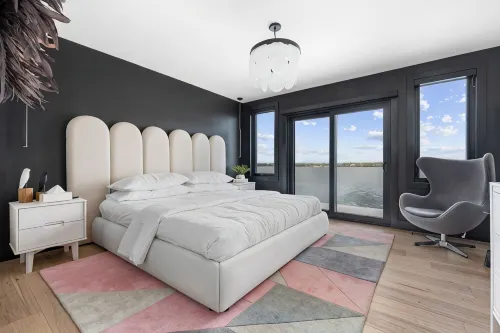 Luxurious Waterfront Home in PEC - balcony