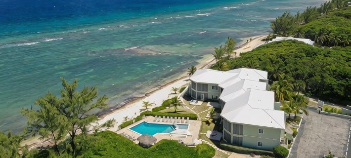 Beachfront Peace!  Awesome top floor condo on Caribbean plus military discount! Hotel a North Side