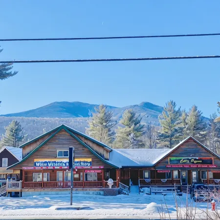 Rustic riverfront cabin- 15 minutes from the Cog Railway and Crawford Notch.