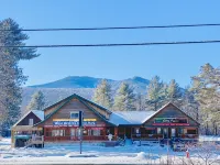 Rustic riverfront cabin- 15 minutes from the Cog Railway and Crawford Notch.