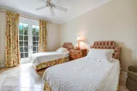 SPECIAL DISCOUNTED RATE!-  Magical Oceanfront Holiday - Grace Bay Beach 1/2 bed - 4-Star