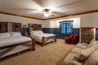 Northwoods Lake Escape • Bonfires, Boats & Fish! Hoteles en 