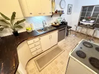 Cozy 2-bedroom apartment in Vancouver walk/bike distance to pubs/shopping! - ห้องครัว