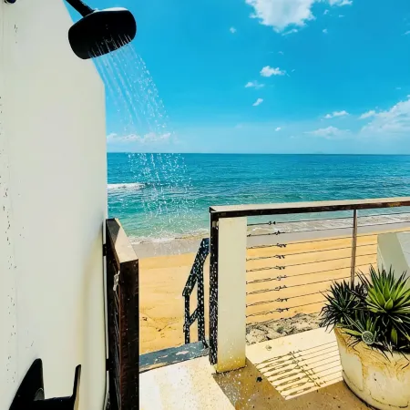 Roadside Apartment of Beachfront Property! AC & WiFi