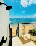 Roadside Apartment of Beachfront Property! AC & WiFi