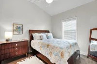 Beach Bliss & Boating Fun: Minutes from the Sand & Water! - Jacuzzi