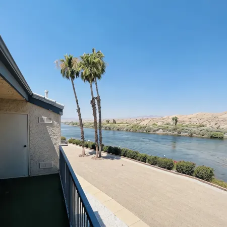 Very RARE, ON the RIVER !