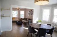 Large Renovated 1st FL Suite Forest Park/Oak Park - Homestays