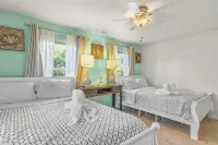 Charming Beachside Retreat - Turtle - Butik