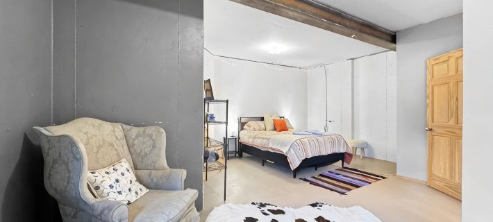 Charming 1-bedroom apartment in downtown historic Weston Hotels in Platte County