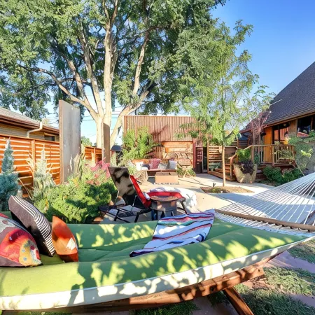 Stunning Repurposed Church, lofted, pet friendly, Free Botanic Garden admit 6