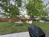Beautifully Renovated 5-Bedroom Ranch Home in Prime Aurora Neighborhood - บังกะโล