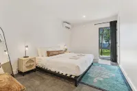 Lake Bomoseen | Lake Access, Fire Pit & BBQ - balcony