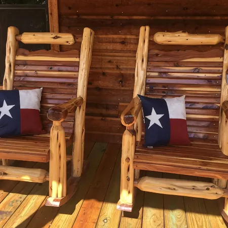 Romantic Ava Haus CABIN. 3 minutes to Main!See our other 4 Ava Haus rentals!