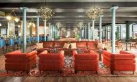 The Downtown Den - King Bed, Dog Friendly, Fire Pit, Parking, Family Friendly - 3-Star