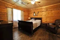 Old Mill Cabin #2 - on the Little MO River, Large Yard, Bunk Room! - 4 estrellas