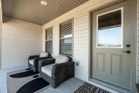NEW! Beautiful and Spacious Home - Homestays
