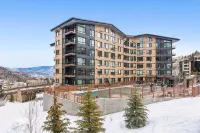 Electric Pass Lodge-Snowmass Village! Lux Ski in Out! Pool, Slide, Hot Tub