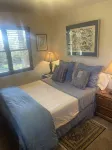 Three-bedroom house with views, decks, golf cart and home gym! - Wifi
