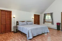 Creekside Cabin - Watkins Glen, Corning, Finger Lakes with Hot Tub - 4-Star